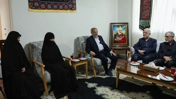 پیروزی در جنگ را مدیون شهدایی مثل شهید حاجی‌زاده هستیم