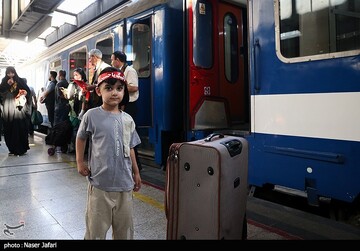 آیین بدرقه زائران اربعین حسینی(ع)