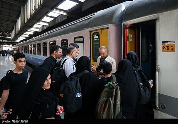 آیین بدرقه زائران اربعین حسینی(ع)
