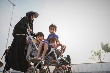 روایت مادری که همراه با فرزندش با پای پیاده راهی اربعین شد