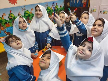 طرح جدید مجلس برای آغاز آموزش رسمی کودکان از پنج سالگی