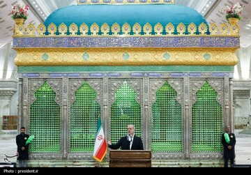 تجدید میثاق رئیس جمهور و اعضای هیئت دولت چهاردهم با آرمان‌های امام راحل