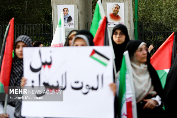 تجمع اعتراضی کادر درمان دانشگاه تهران در محکوم کردن جنایات اسرائیل