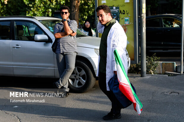 تجمع اعتراضی کادر درمان دانشگاه تهران در محکوم کردن جنایات اسرائیل