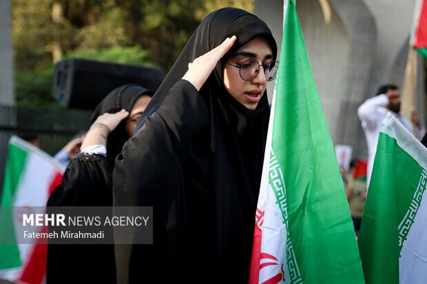 تجمع اعتراضی کادر درمان دانشگاه تهران در محکوم کردن جنایات اسرائیل