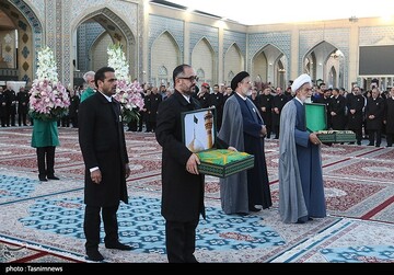 مراسم تعویض پرچم گنبد حرم مطهر رضوی