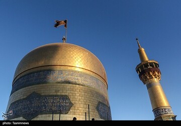 مراسم تعویض پرچم گنبد حرم مطهر رضوی