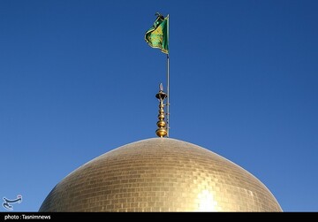مراسم تعویض پرچم گنبد حرم مطهر رضوی