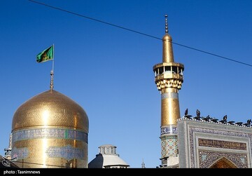 مراسم تعویض پرچم گنبد حرم مطهر رضوی