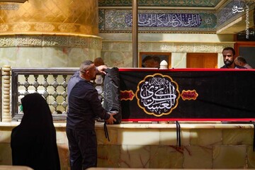 نصب کتیبه‌های شهادت امام حسن عسکری(ع) در حرم علوی