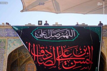 نصب کتیبه‌های شهادت امام حسن عسکری(ع) در حرم علوی