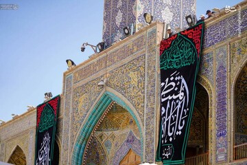 نصب کتیبه‌های شهادت امام حسن عسکری(ع) در حرم علوی