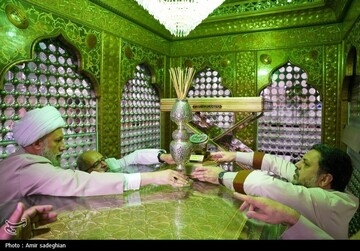 آیین غبارروبی حرم مطهر حضرت شاهچراغ (ع)