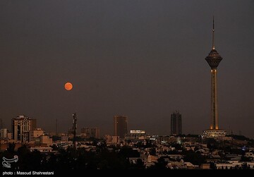 ماه‌گرفتگی در آسمان تهران