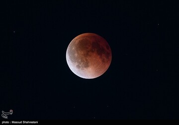 ماه‌گرفتگی در آسمان تهران