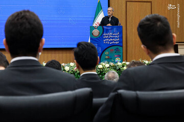 تجلیل از مدال‌آوران المپیادهای علمی جهان با حضور پزشکیان