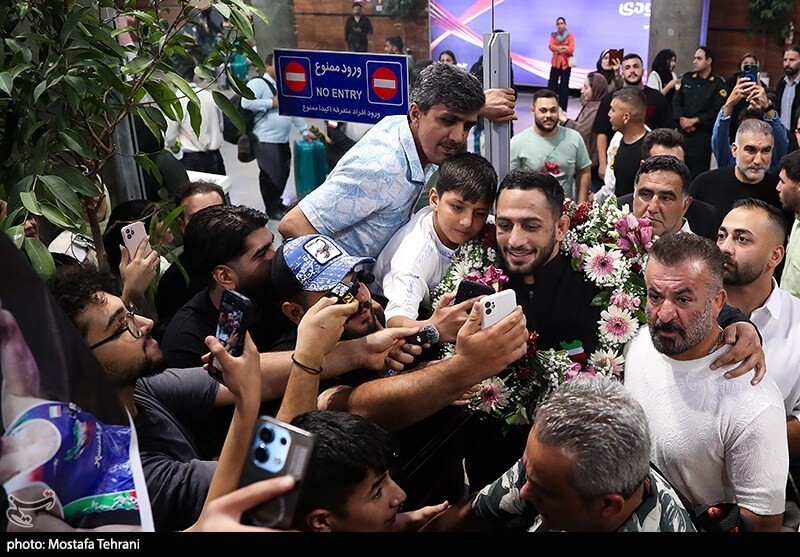 ورود تیم ملی کشتی آزاد به ایران