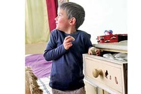 ۹ توصیه به والدینی که کودک شان وسایل دیگران را بدون اجازه برمی دارد