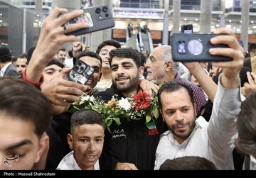 ورود تیم ملی کشتی فرنگی به ایران