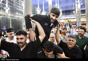 ورود تیم ملی کشتی فرنگی به ایران