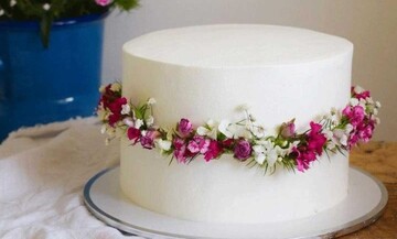 از گل طبیعی برای تزئین کیک استفاده کنیم؟