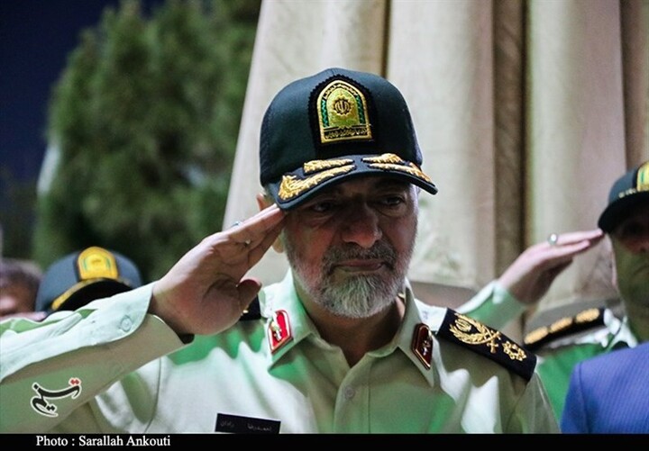 لبیک فرمانده کل فراجا به رهبر انقلاب لبیک فرمانده کل فراجا به رهبر انقلاب