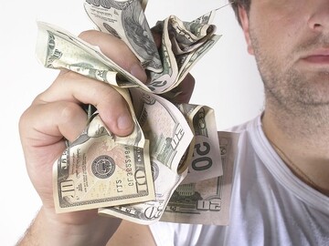 شوهرتان خسیس نیست، بیمار است!
