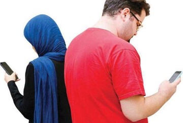 چک کردن گوشی موبایل همسر: درسته یا اشتباه؟
