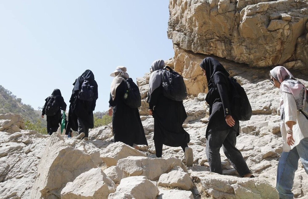 صعود سراسری دانشجویان به ۸ قله کشور به یاد شهدای اخیر