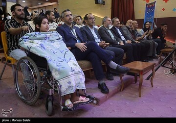 ویژه برنامه لبخند فرشته‌ها در بیمارستان کودکان امام حسین(ع) -اصفهان