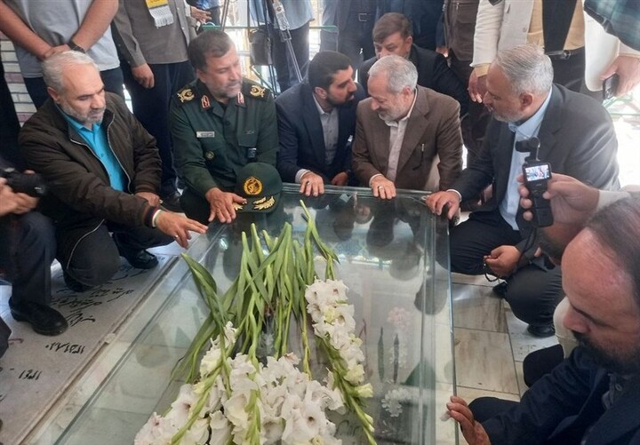 تجدید میثاق دانشآموزان با رهبر کوچک انقلاب تجدید میثاق دانشآموزان با رهبر کوچک انقلاب