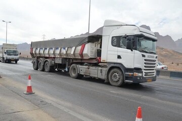 توقیف تریلی ولوو با رانندگی نوجوان ۱۴ ساله در محور همدان