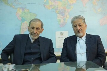 ولایتی حکم ریاست دانشگاه آزاد را ابلاغ کرد