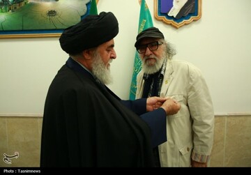 «داریوش ارجمند» خادم افتخاری آستان مسجد جمکران شد +عکس