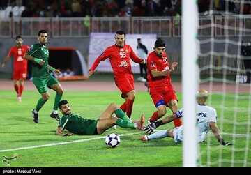 دیدار تیم های فوتبال تراکتور و الشرطه عراق