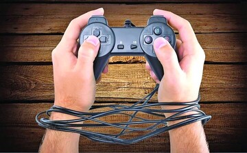 کودکان ایرانی در محاصره موبایل/ ۶۰ درصد زیر ۱۷ سال گیمرند؛ هر نوجوان ۱۴ تا ۲۰ ساعت در هفته بازی می‌کند