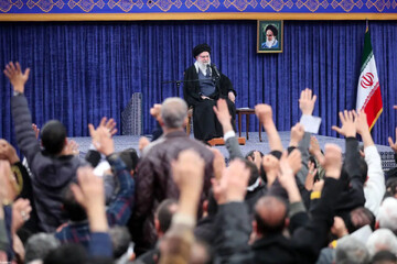 بازاری‌ها وفادارترین قشر به نظام هستند/ در مقابل دشمن کوتاه نمی‌آییم