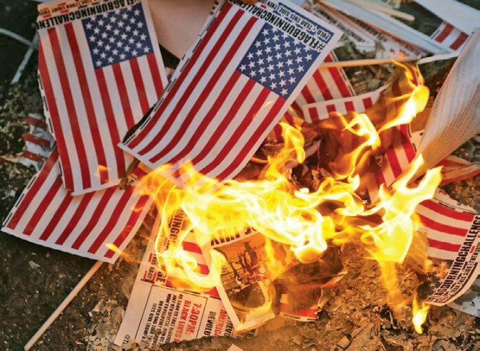آتش زدن پرچم آمریکا