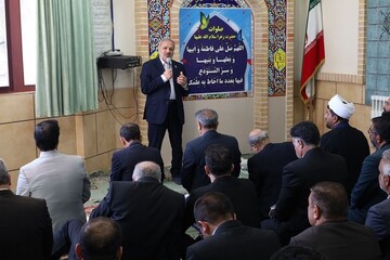 معلمان فواید نماز را برای دانش‌آموزان تبیین کنند