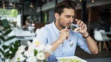 این ۶ علامت می‌گوید بدن‌تان آب می‌خواهد!