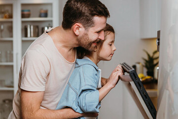راز تربیت موفق؛ «کیفیت رابطه» یا «قوانین خشک»؟